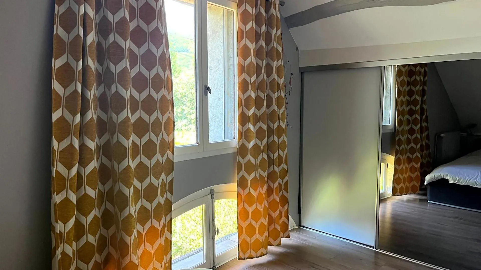 Jolie Maison En Pierres Saint-Martin-de-la-Cluze 0*,  France